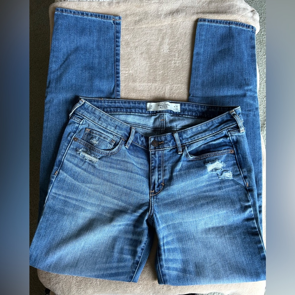 Abercrombie & Fitch The Skinny Distressed Jean in Medium Blue. Women’s size 10R